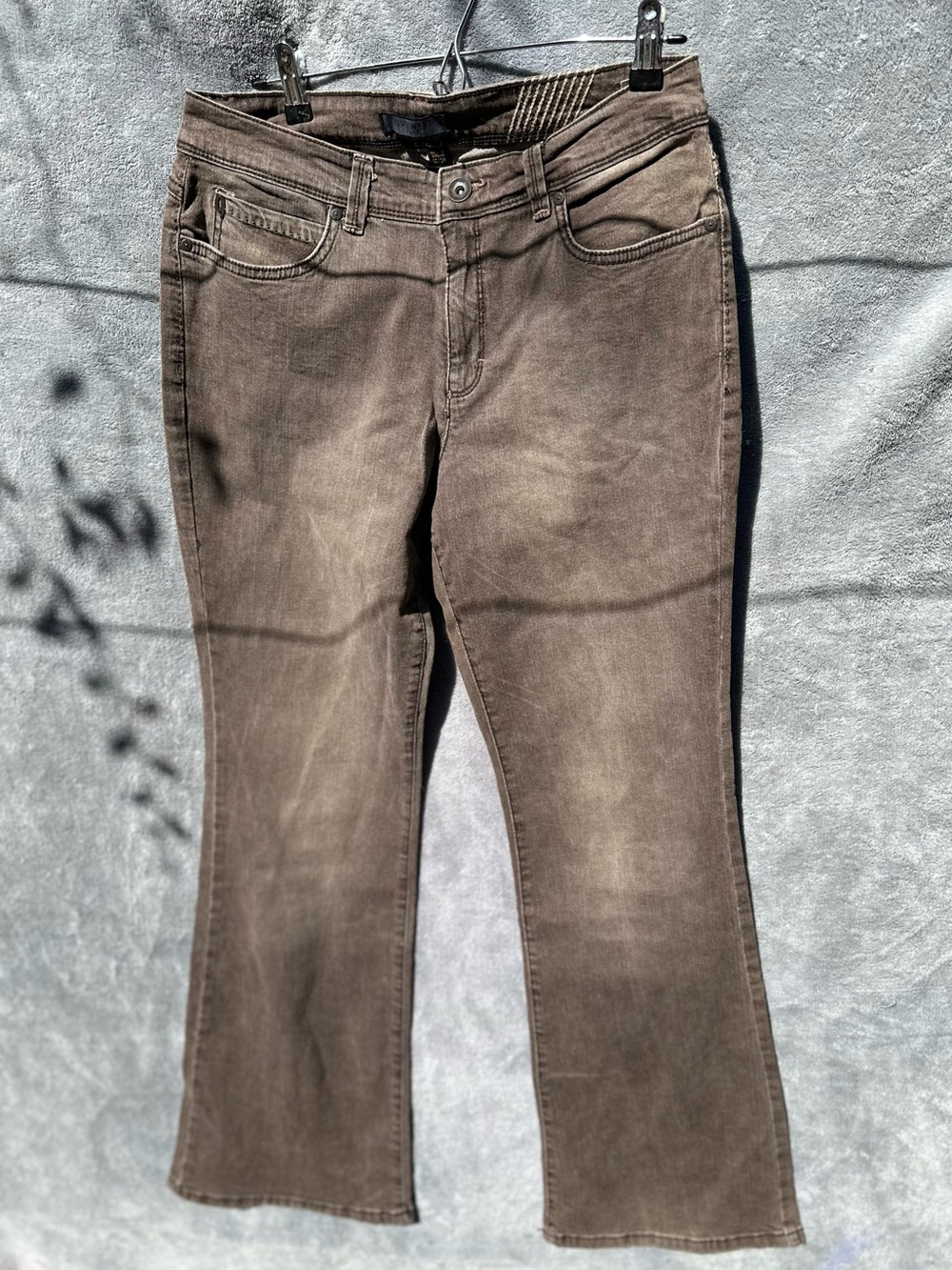 Women's Bootcut Jeans in Faded Brown - Classic y2k Everyday Fit